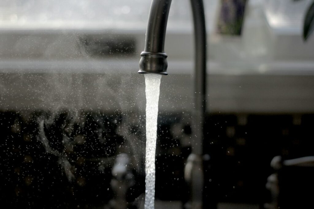 Robinet de cuisine alimenté par une eau adoucie